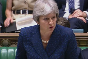 Premierministerin Theresa May im Parlament: Nach den Rücktritten ihres Außen- und Brexit-Ministers kämpft sie um Geschlossenheit in ihrer Regierung.