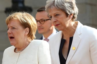 Kanzlerin Angela Merkel hat die Brexit-Pläne der britischen Premierministerin Theresa May gelobt – ganz im Gegensatz zu deren eigenen Minister.