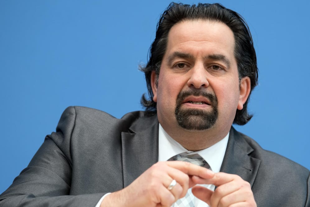 Aiman Mazyek: Der Vorsitzende des Zentralrates für Muslime in Deutschland fordert den Rücktritt von Oliver Bierhoff und Reinhard Grindel.