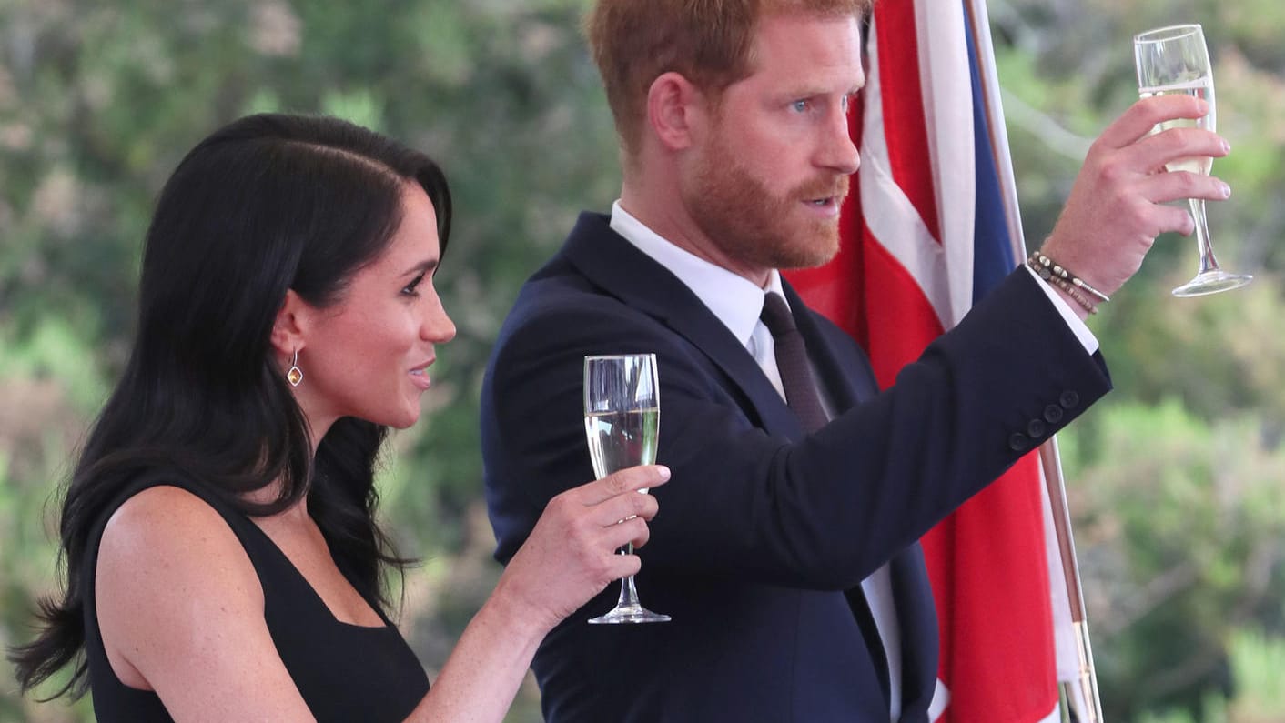 Prost: Meghan und Harry sind zu einer Sommerparty geladen.