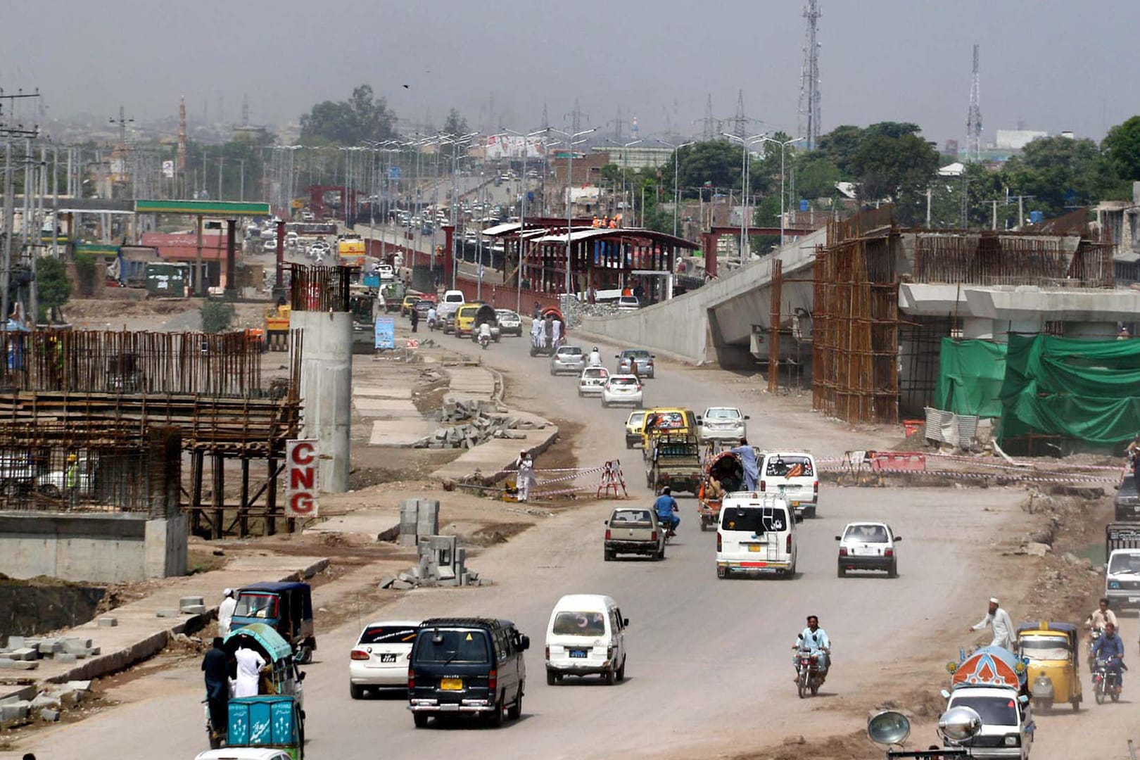 In Peshawar in Pakistan sind bei einem Selbstmordanschlag mindestens 13 Menschen gestorben.