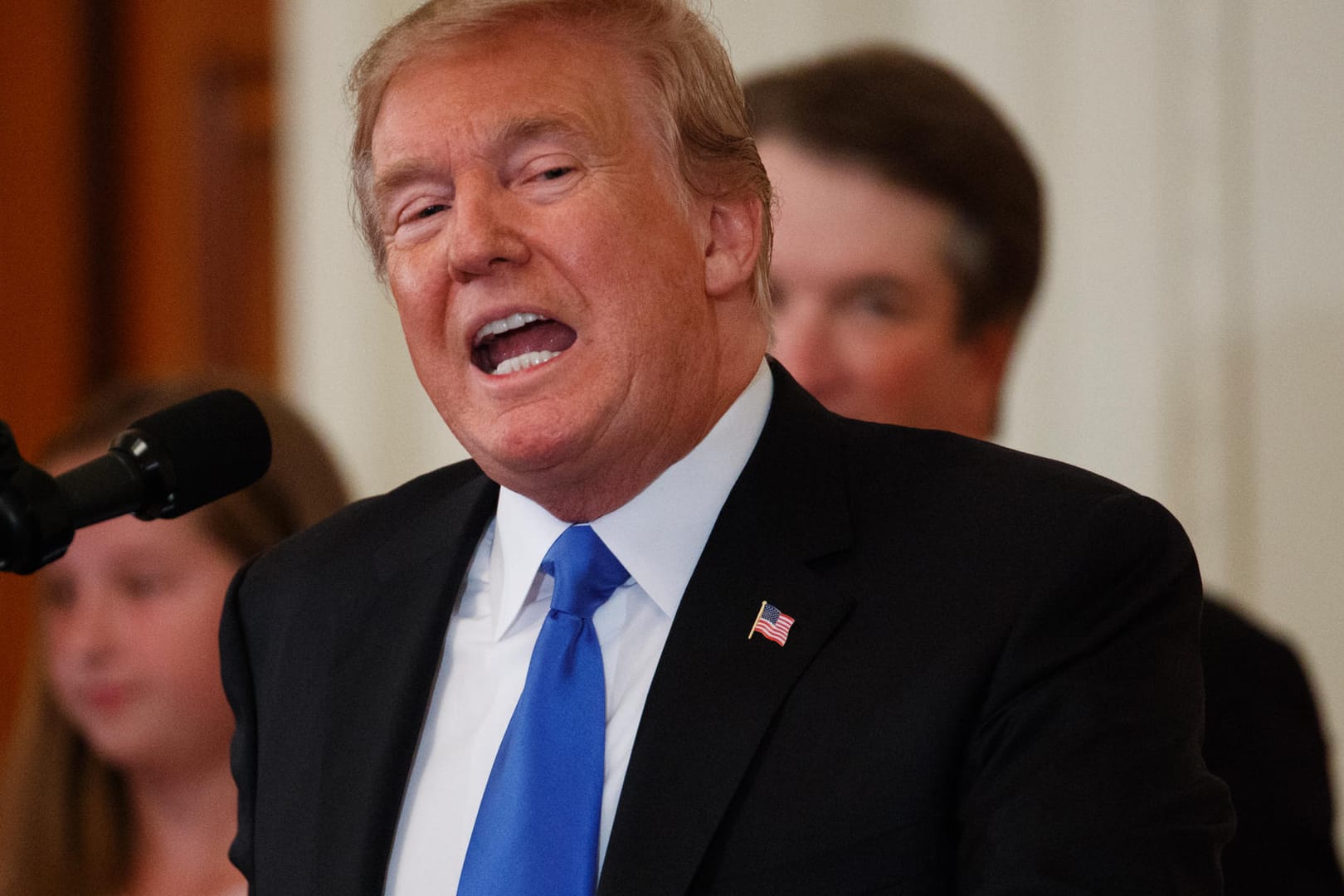 Donald Trump spricht im Weißen Haus: Der US-Präsident hatte im Mai angekündigt, einige Pharmaunternehmen würden schon bald "freiwillige, massive" Preissenkungen bekanntgeben.