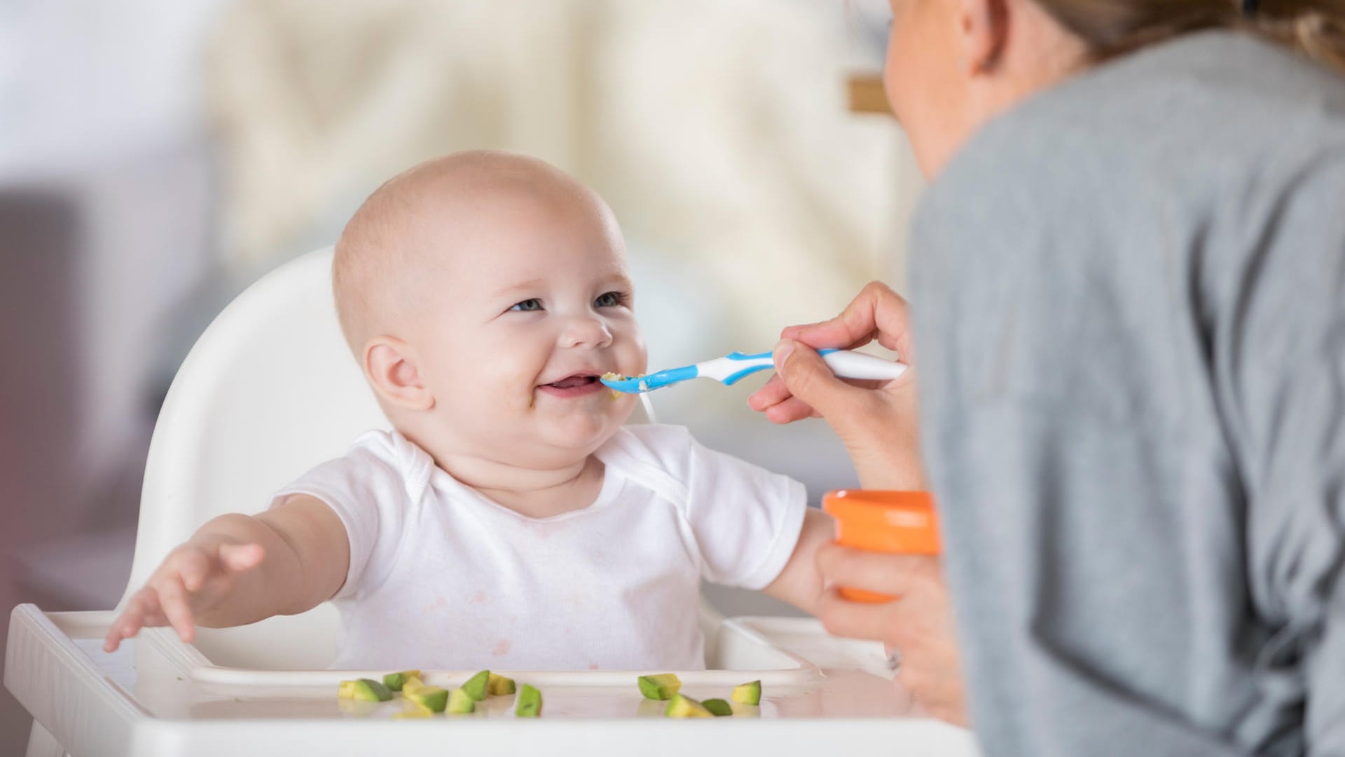 Baby wird gefüttert