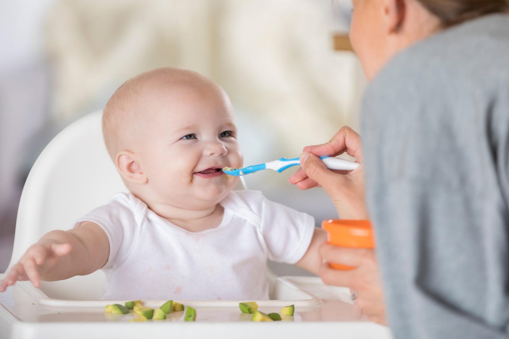 Baby wird gefüttert