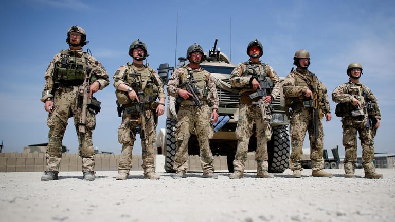 Bundeswehr in Afghanistan: 2014 hatten sich die Mitgliedstaaten der Nato dazu verpflichtet, sich innerhalb von zehn Jahren dem Ziel anzunähern, zwei Prozent des BIP für Verteidigung auszugeben.