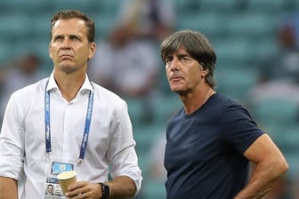 Manager Oliver Bierhoff (li.) und Bundestrainer Joachim Löw: Sie müssen dem DFB das blamable WM-Aus in der Vorrunde erklären.