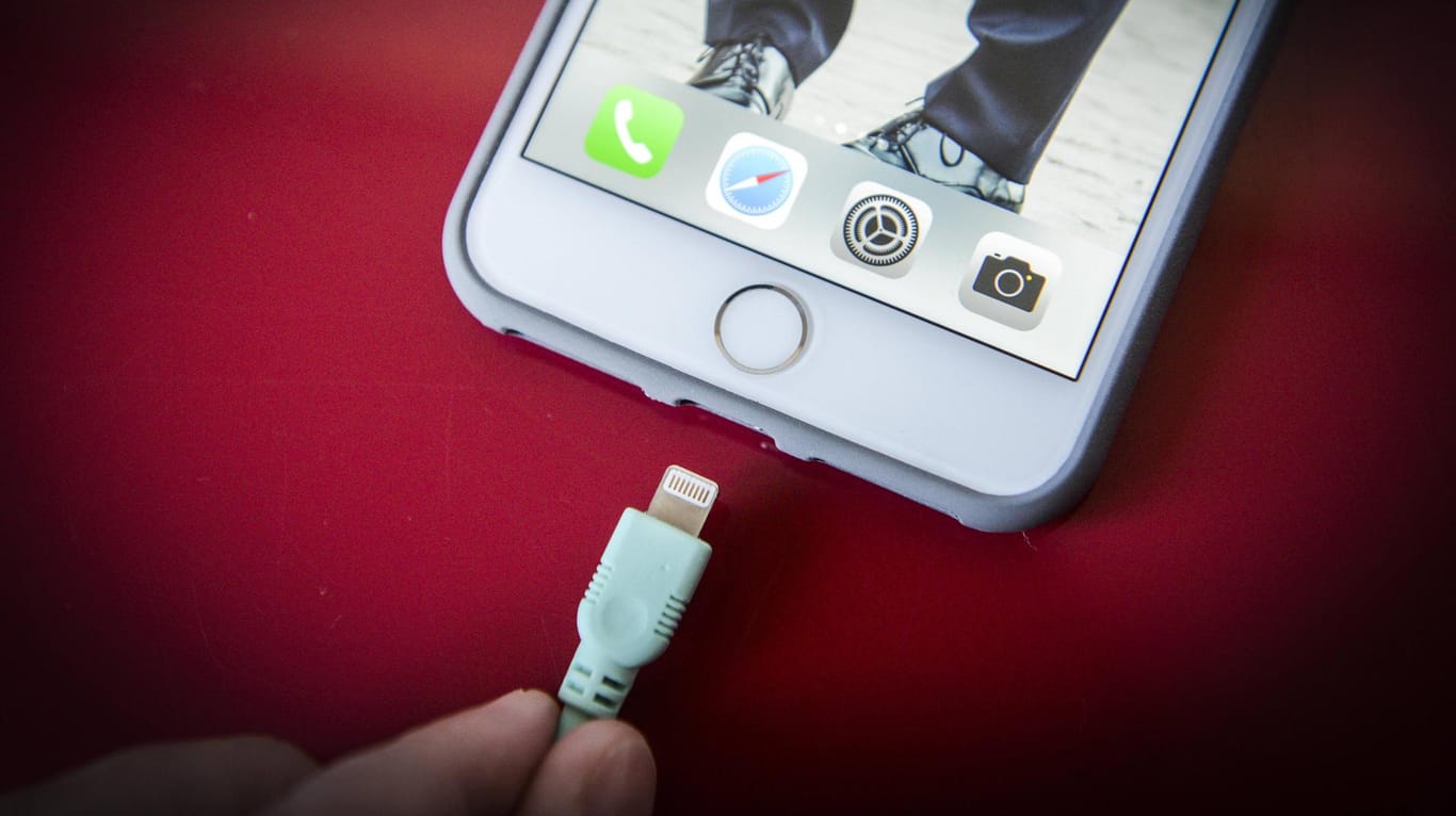 iPhone-Anschluss: Das Update auf iOS 11.4.1 bringt den sogenannten USB Restricted Mode aufs iPhone.