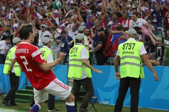 Russlands Mario Fernandes stürmte mit seinem Team bis ins WM-Viertelfinale.