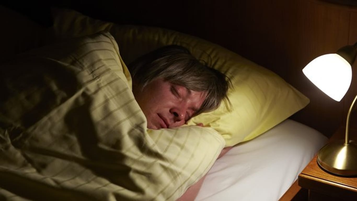Schlafen in zu warmer Raumluft beeinträchtigt unser Denkvermögen.
