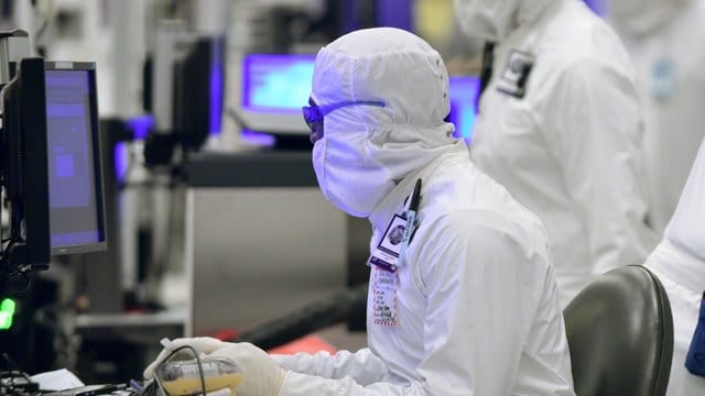 Das goldene PC-Zeitalter neigt sich dem Ende entgegen - und Intel bekommt diese Entwicklung brutal zu spüren. Das goldene PC-Zeitalter neigt sich dem Ende entgegen - und Intel bekommt diese Entwicklung brutal zu spüren.