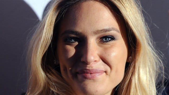Topmodel Bar Refaeli 2015 auf der Berliner Fashion Week.