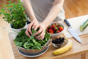 Wer es besonders gut machen will, isst auch Obst und Gemüse nicht einseitig - sondern kombiniert geschickt.