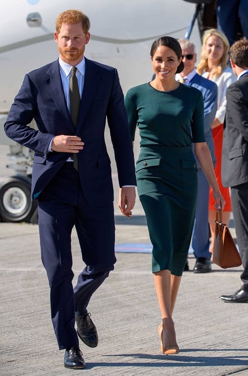 Grün für die grüne Insel: In einem Kleid von Givenchy strahlte Herzogin Meghan neben Prinz Harry.