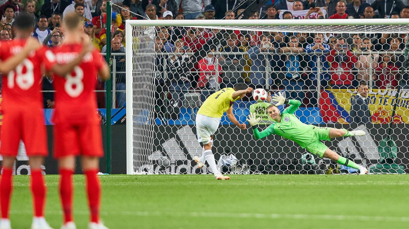 Entscheidender Moment: Pickford hält den Elfmeter von Kolumbiens Carlos Bacca im WM-Achtelfinale.