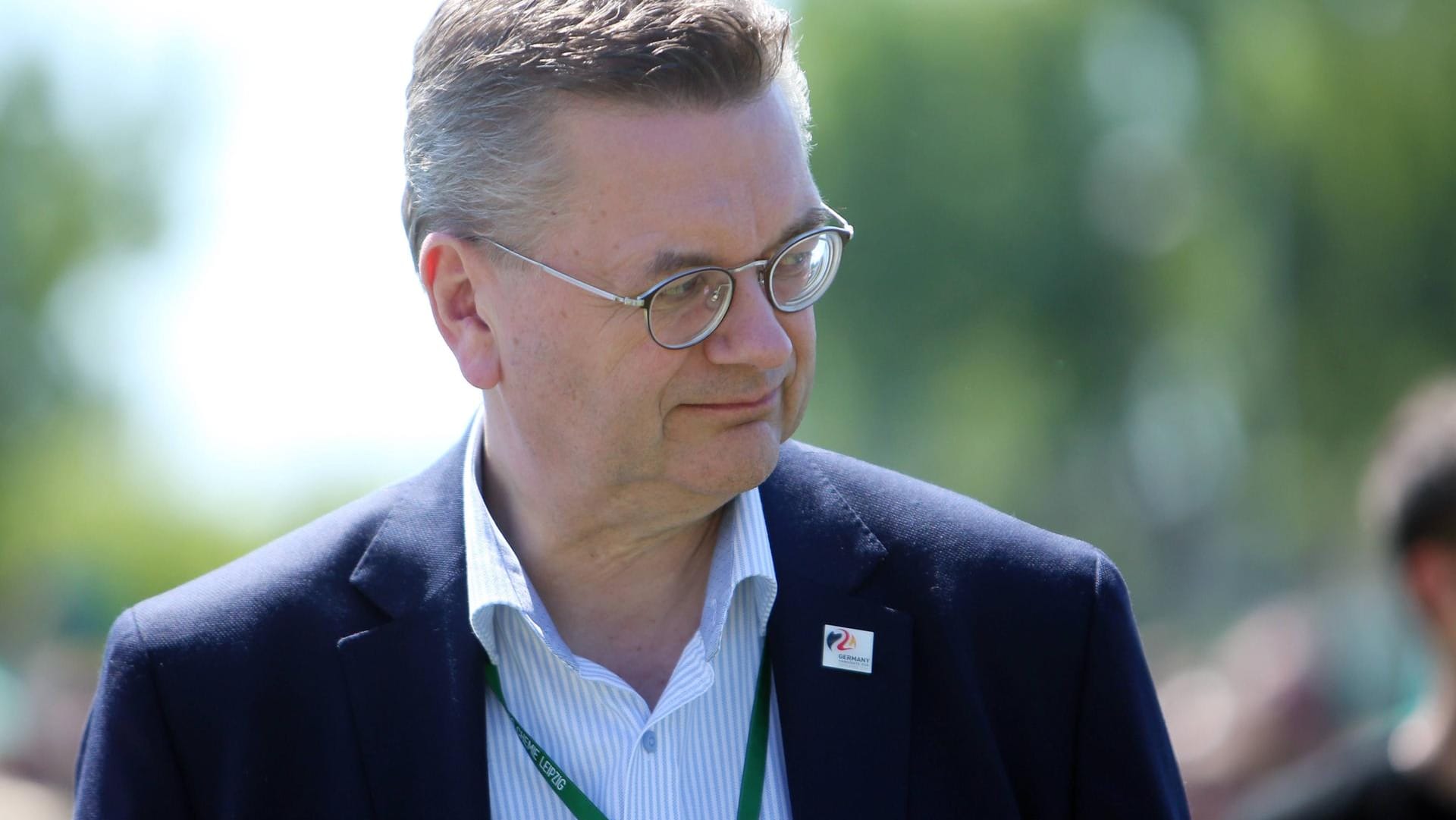 Reinhard Grindel, hier beim Sachsenpokal-Finale, steht massiv unter Druck. Das Krisenmanagement des DFB entpuppt sich immer mehr als katastrophal.