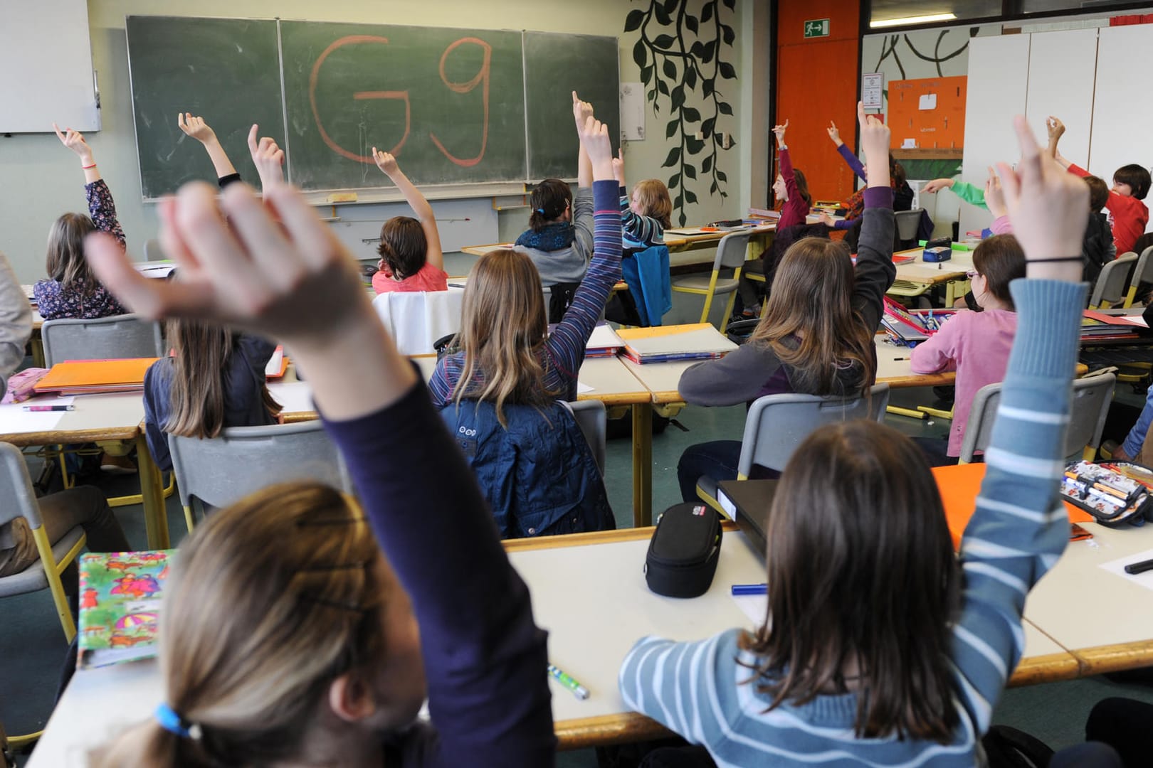 Schüler in einem Unterrichtsraum: NRW will sich weitestgehend vom sogenannten Turbo-Abitur verabschieden.