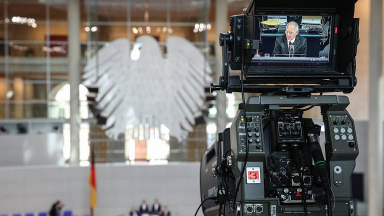 Der Bundestag schaute nicht länger zu: Unter derbundestag.de darf nicht mehr für die AfD geworben werden.