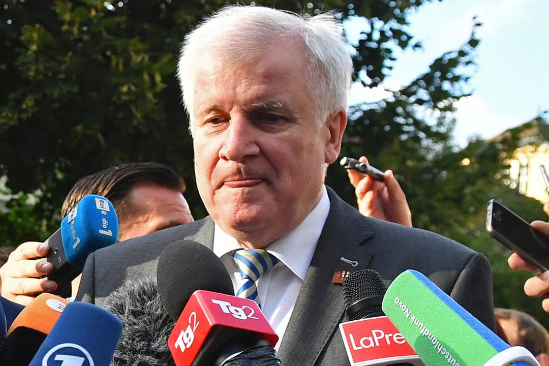 Horst Seehofer vor dem EU-Innenministertreffen in Österreich: Nach dem Suizid eines abgeschobenen Afghanen zeigt sich Bundesinnenminister Seehofer betroffen.