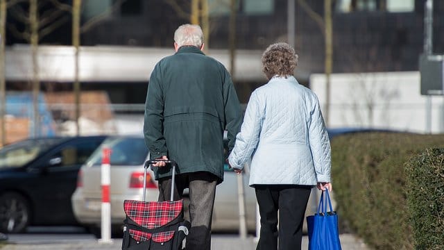 Laut einem Medienbericht liegt fast jede zweite Altersrente in Deutschland unter 800 Euro im Monat. Laut einem Medienbericht liegt fast jede zweite Altersrente in Deutschland unter 800 Euro im Monat.
