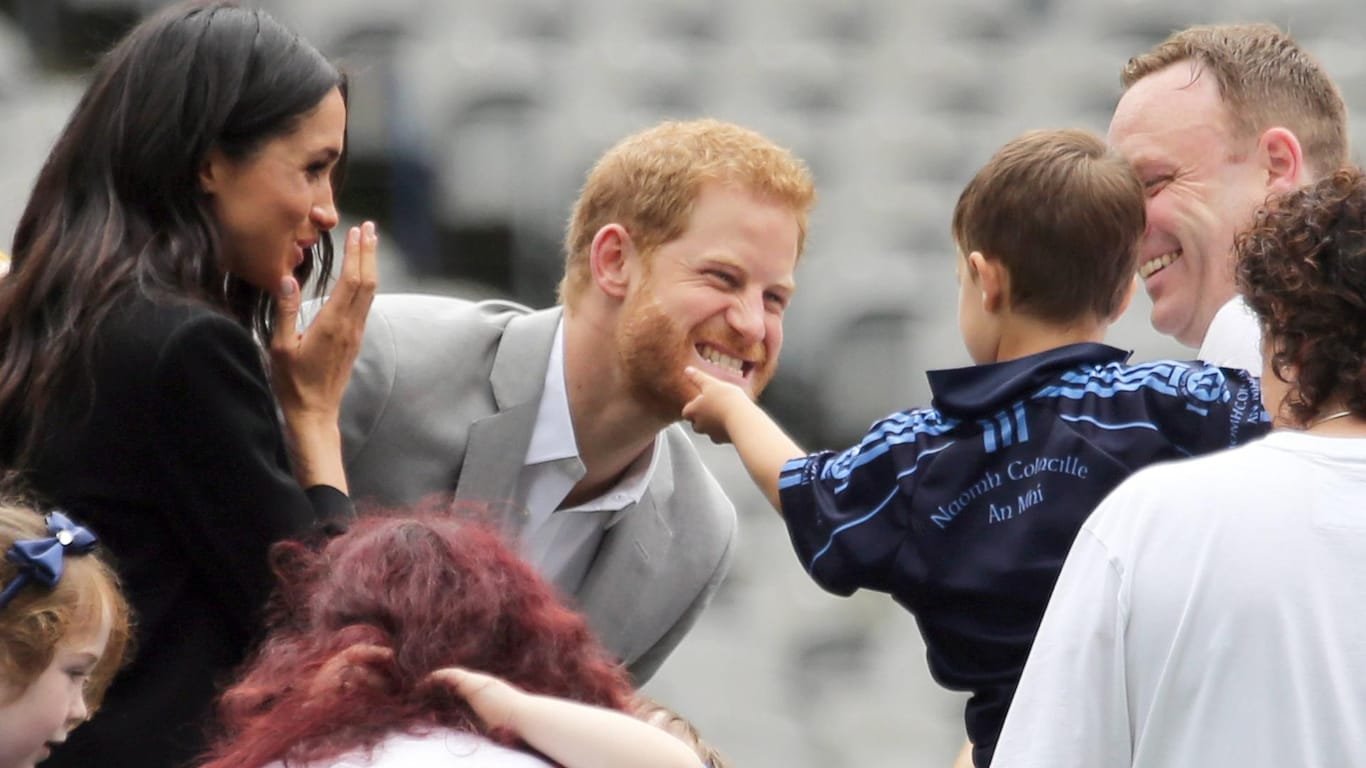 Gut gelaunt und nahbar: Herzogin Meghan und Prinz Harry hatten Spaß in Irland.