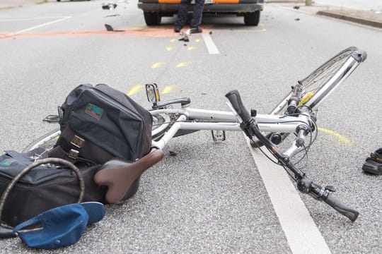 Fahrradunfall: Insgesamt kamen 2017 bei Verkehrsunfällen 3.180 Menschen ums Leben.