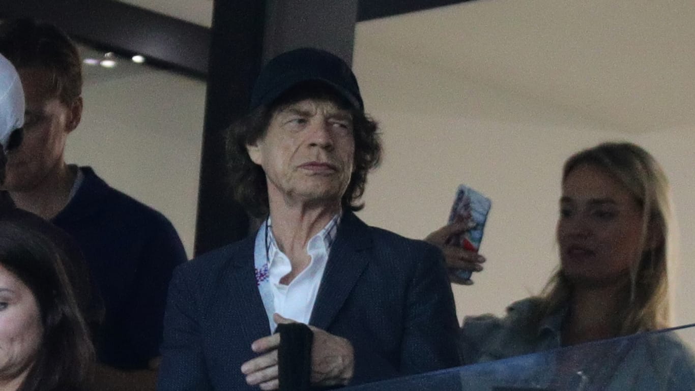 Rolling-Stones-Sänger Mick Jagger auf der Tribüne beim Spiel England gegen Kroatien: Seine Anwesenheit hat den "Three Lions" bisher nur Pech gebracht.