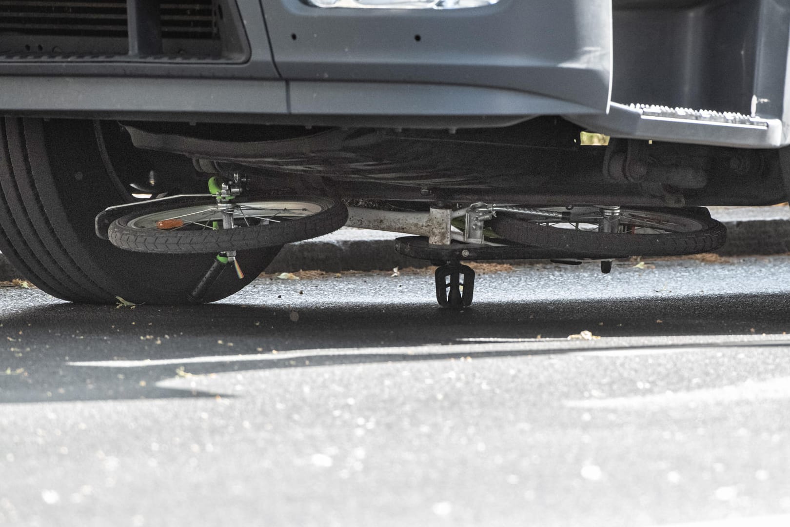Spuren eines Radfahrer-Unfalls: Die Zahl der Verkehrstoten sinkt – traurige Ausnahme sind die Fahrradfahrer.