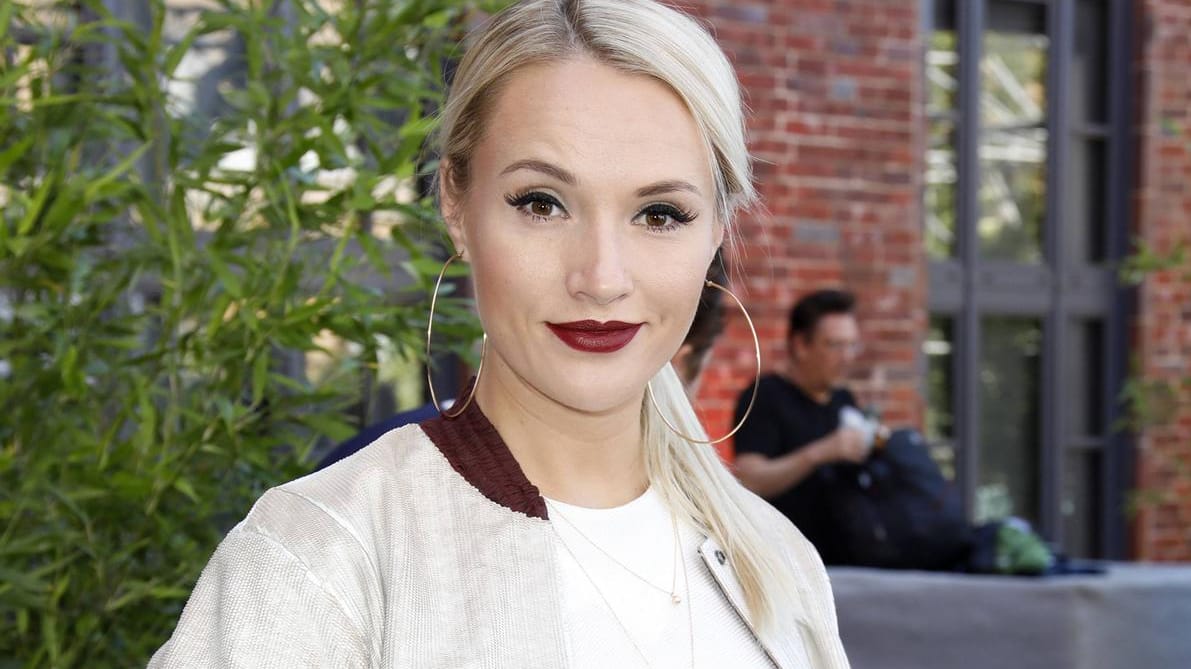 Anna Hofbauer: Die Schauspielerin ist vollkommen zufrieden – auch die 30 macht ihr nichts aus. Anna Hofbauer: Die Schauspielerin ist vollkommen zufrieden – auch die 30 macht ihr nichts aus.
