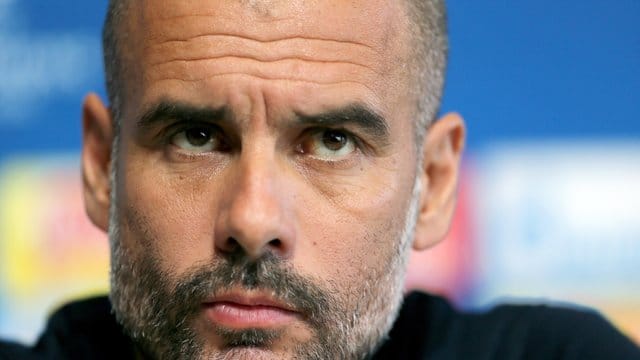 Die Spielidee von Manchester-City-Coach Pep Guardiola schwebt über der WM in Russland. Die Spielidee von Manchester-City-Coach Pep Guardiola schwebt über der WM in Russland.
