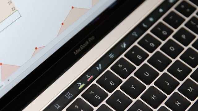 Mac-Tastatur: In vergangenen Monaten hatten Profi-Nutzer zunehmend kritisiert, dass die teureren Pro-Versionen der Apple-Computer nicht die neuesten Prozessoren haben.