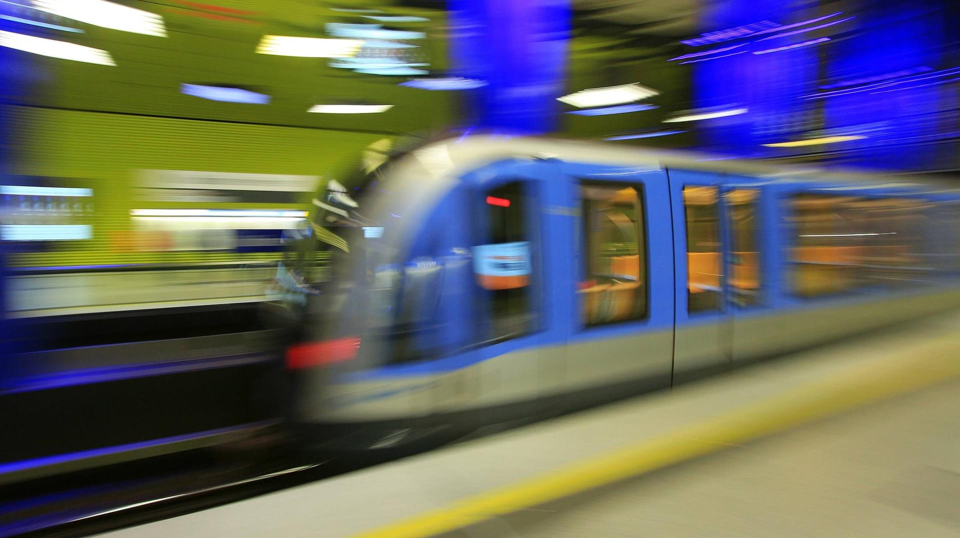 Die Münchener U-Bahn: Ein Fahrer soll eine junge Frau in einem Waggon vergewaltigt haben. Die Münchener U-Bahn: Ein Fahrer soll eine junge Frau in einem Waggon vergewaltigt haben.