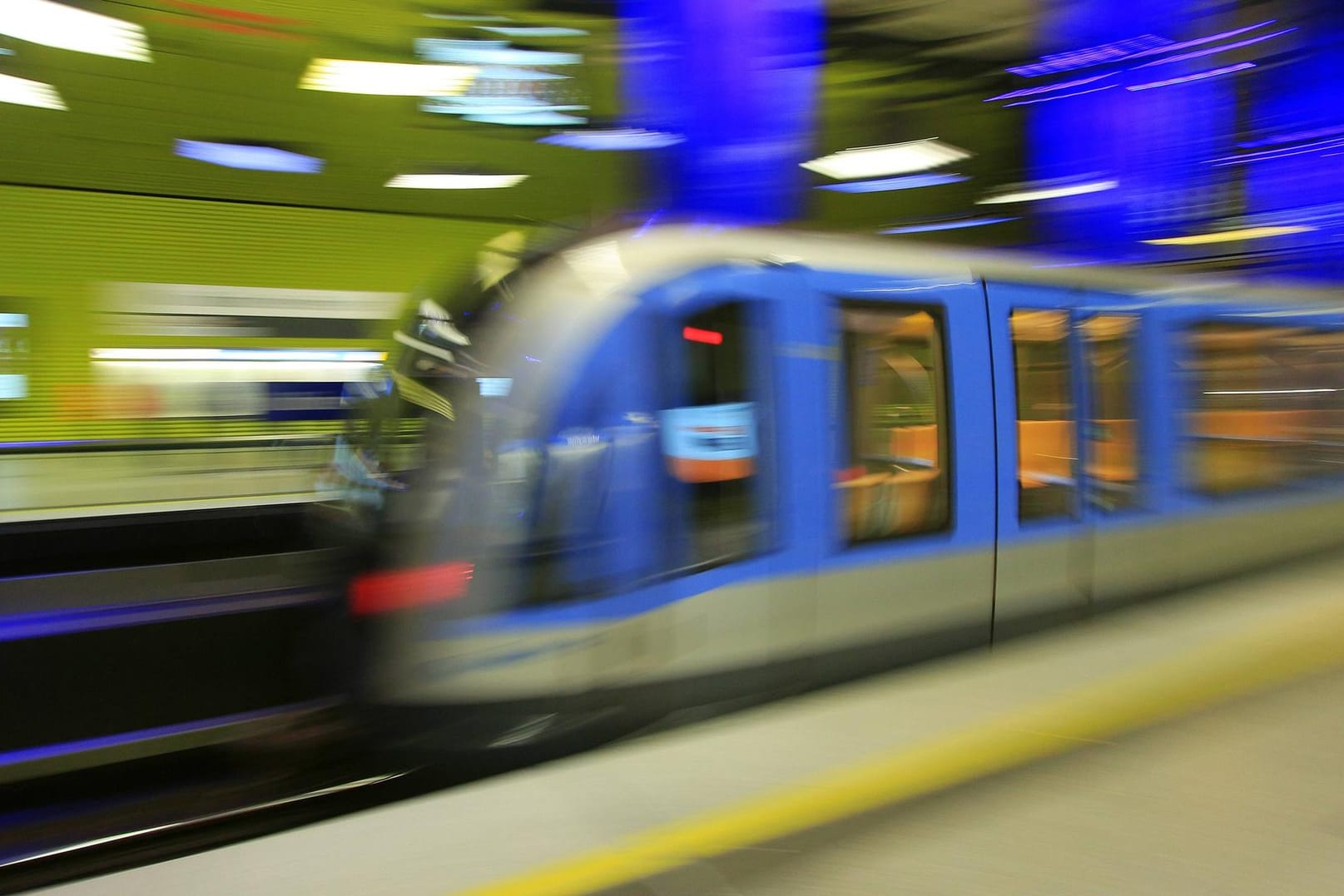 Die Münchener U-Bahn: Ein Fahrer soll eine junge Frau in einem Waggon vergewaltigt haben.