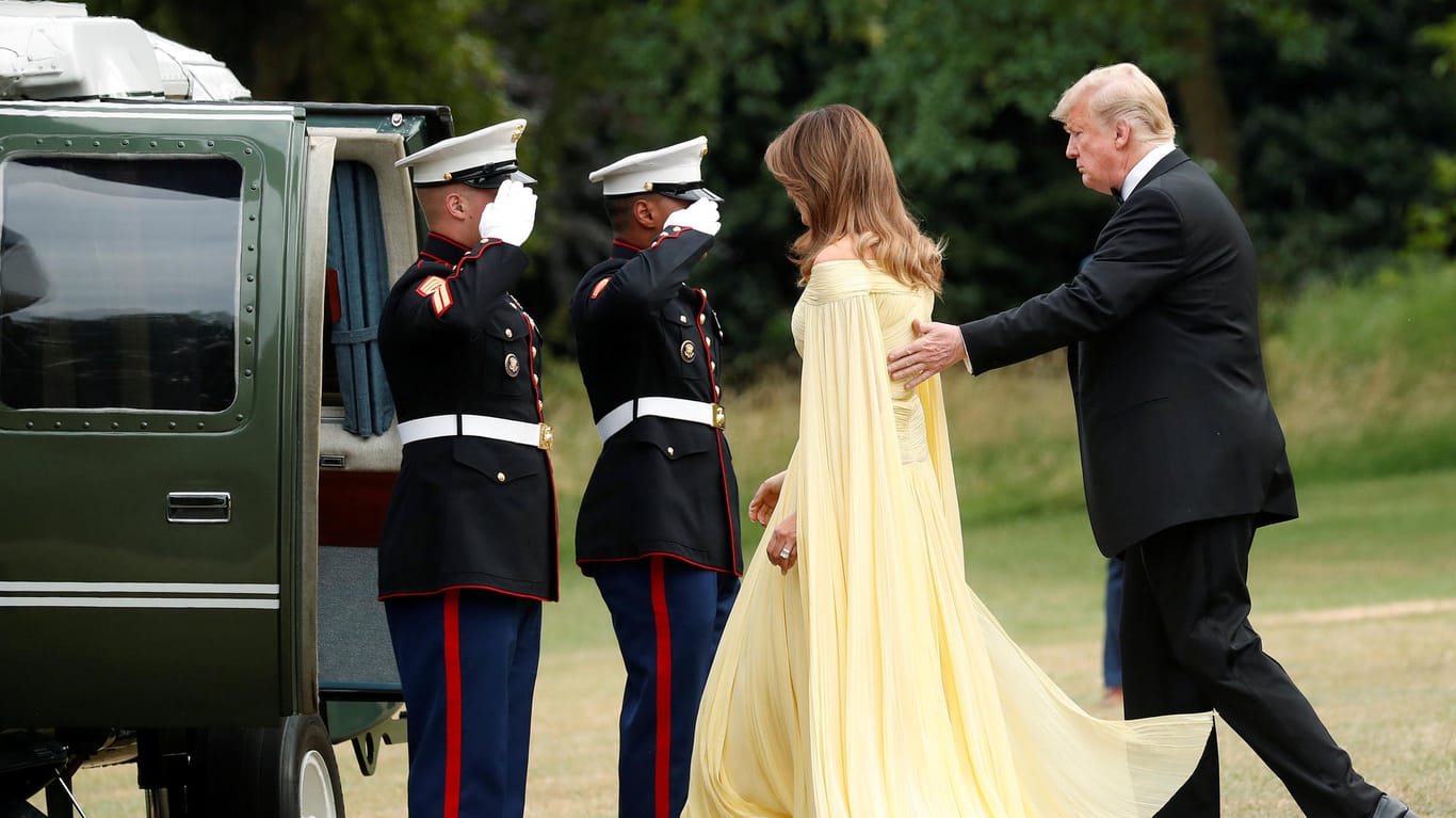US-Präsident Donald Trump und First Lady Melania auf dem Weg zum Dinner.
