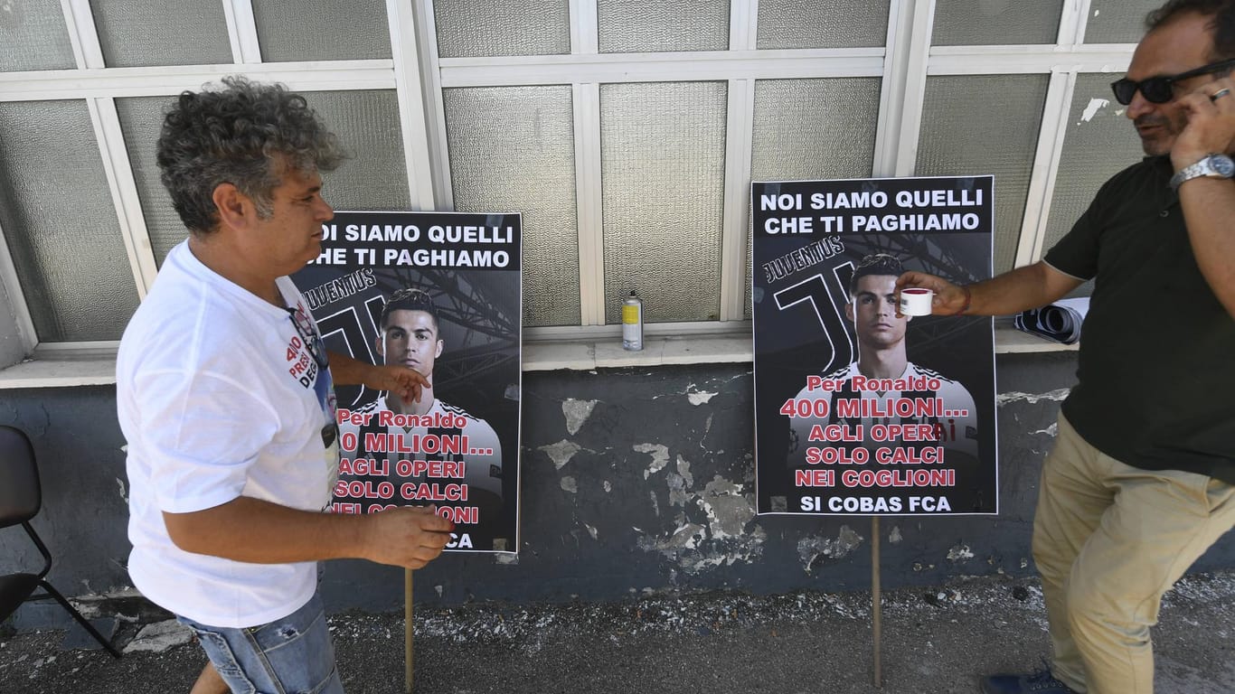 Ehemalige Fiat-Mitarbeiter protestieren gegen die Ronaldo-Verpflichtung.