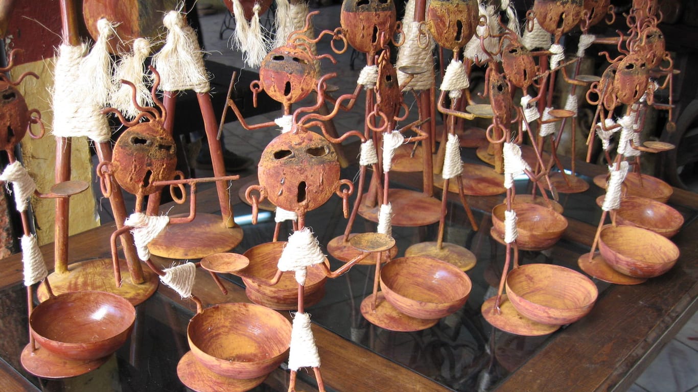Kunsthandwerk in Mexiko: Lokale Produkte zu kaufen, kann auf Reisen dabei helfen, den Menschen vor Ort etwas Geld und Wertschätzung zukommen zu lassen.