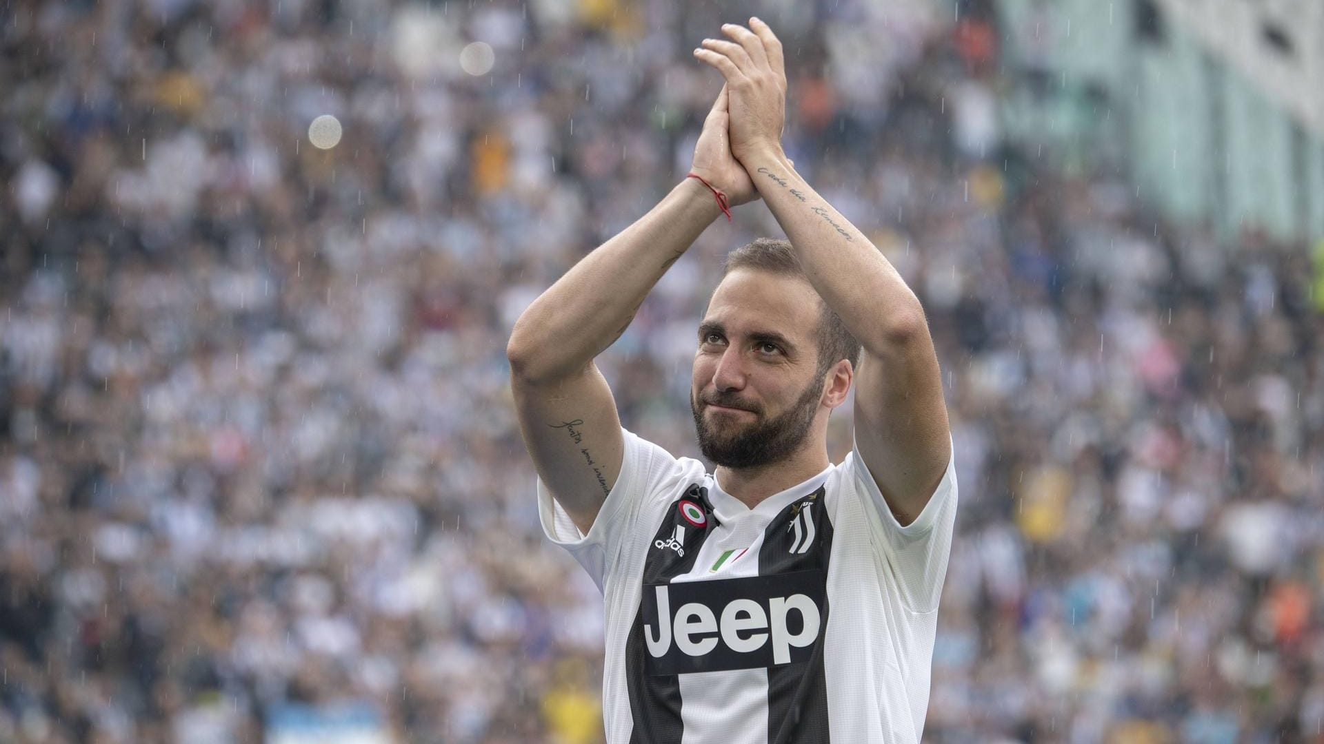 Gonzalo Higuain: Der Mittelstürmer soll trotz starker Torquote abgegeben werden – wegen Ronaldo.