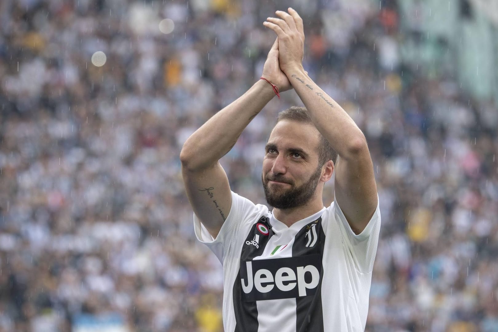 Gonzalo Higuain: Der Mittelstürmer soll trotz starker Torquote abgegeben werden – wegen Ronaldo.