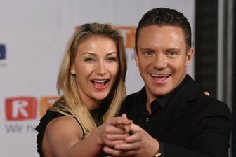 Sängerin Anna-Carina Woitschack (l) und Trompeter Stefan Mross 2017 beim RTL-Spendenmarathon.