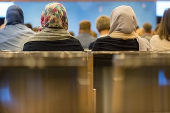Teilnehmerinnen einer Tagung der Deutschen Islamkonferenz in Berlin.