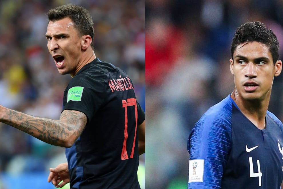 Mario Mandzukic (l.) ist als Flankenabnehmer immens wichtig. Raphael Varane (r.) will das unterbinden.