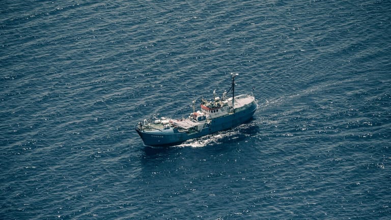 Das Rettungsboot Iuventa: Immer wieder streiten Italien und Malta um die Zuständigkeit für Schiffe mit geretten Flüchtlingen an Bord (Archivbild).