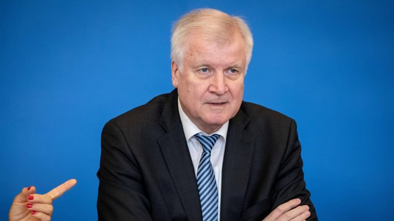 Seine Asylpolitik sorgt für Ärger, auch in der eigenen Partei: Innenminister Horst Seehofer.