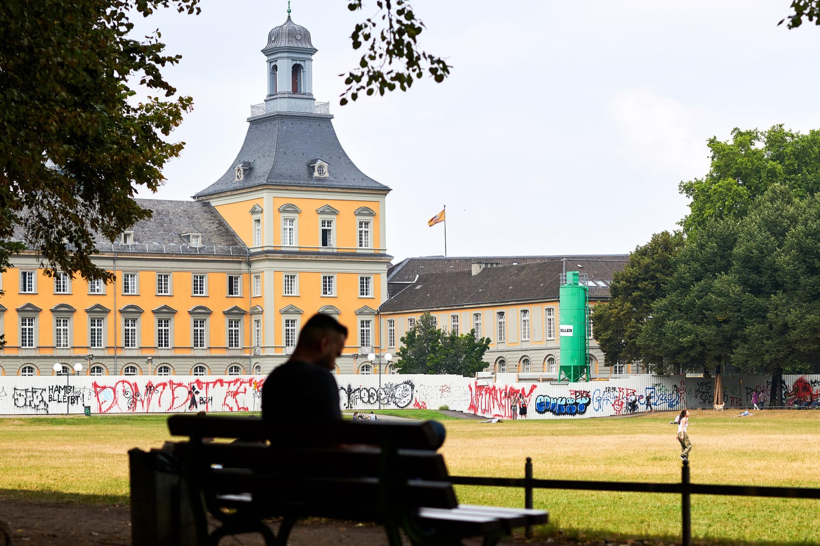 Blick in den Bonner Hofgarten: Dort soll der israelische Professor erst von einem Jugendlichen angegriffen und dann von Polizisten verletzt worden sein.