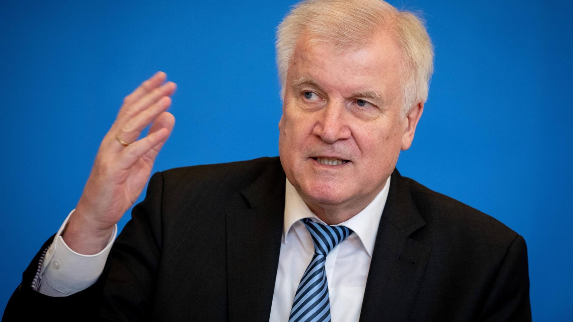 Horst Seehofer bei der Vorstellung des "Masterplan Migration": In seiner eigenen Partei wächst die Kritik am Kurs des CSU-Chefs.