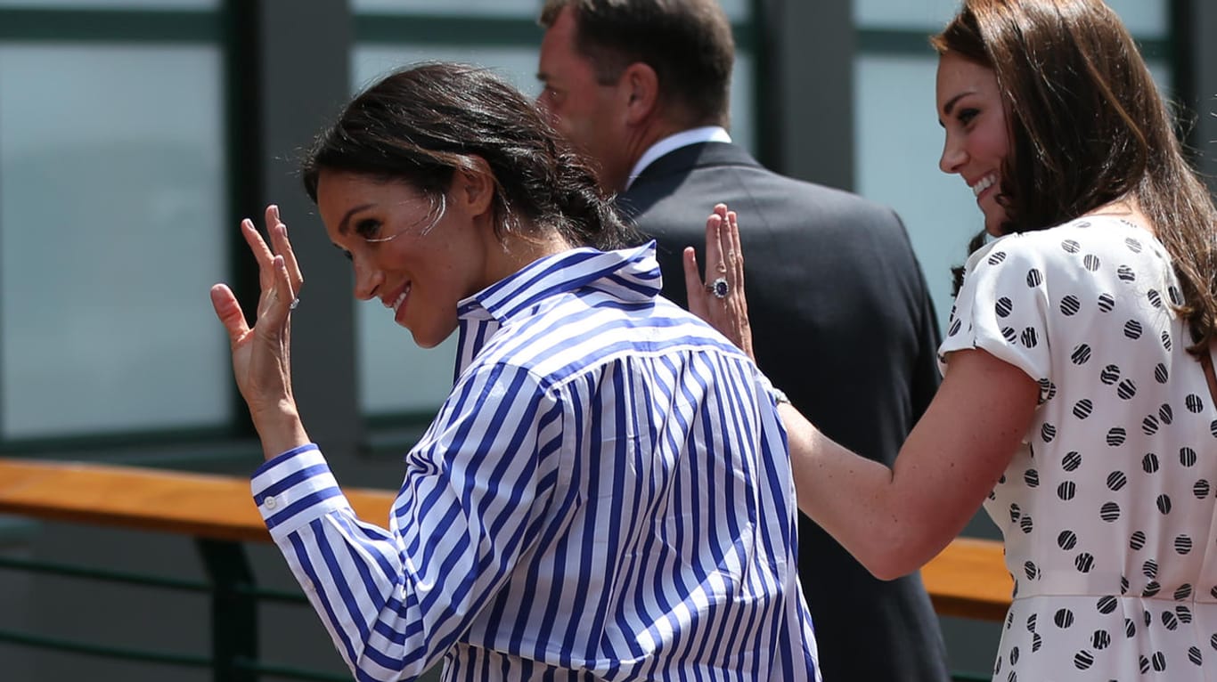 Winkten ihren Fans: Die britischen Herzoginnen Meghan und Catherine in Wimbledon.