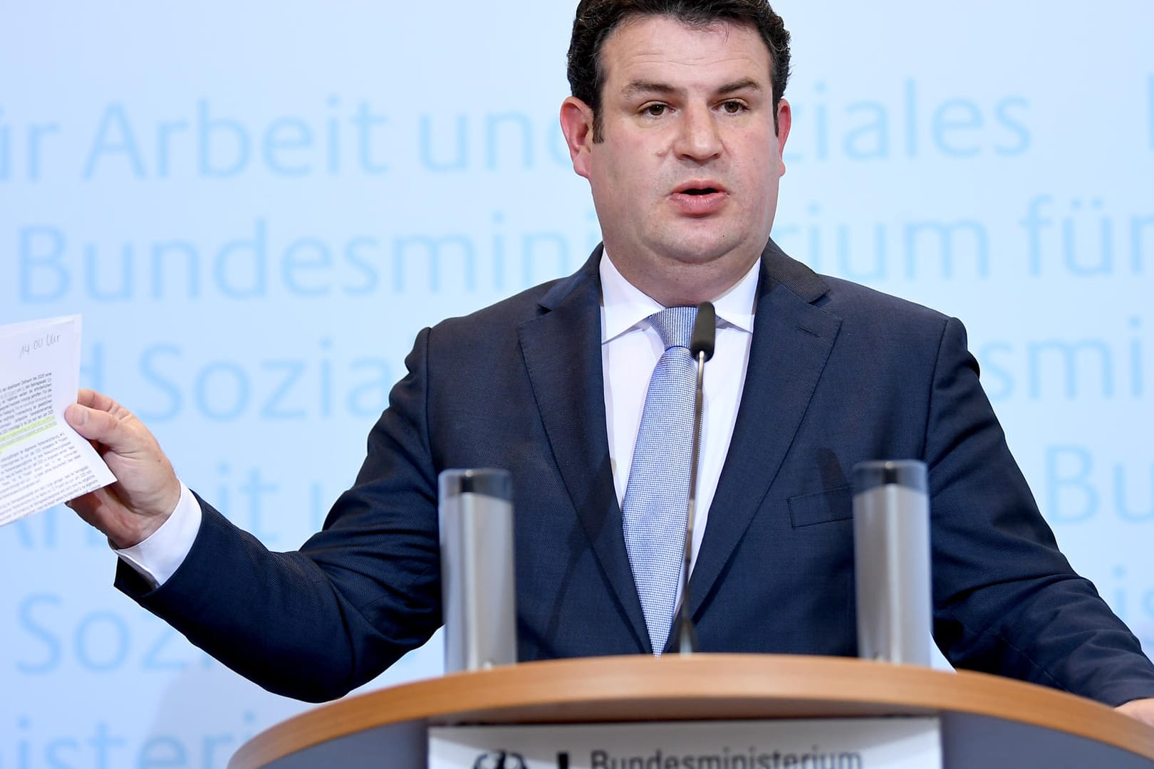 Hubertus Heil: Der Bundesarbeitsminister hat sein Rentenkonzept vorgestellt – und wird für seine Pläne nun kritisiert.
