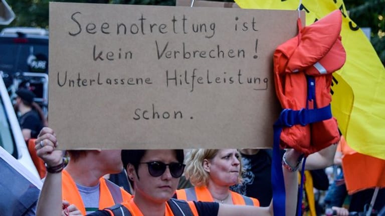 Demonstration für die Seenotrettung von Flüchtlingen in Hamburg.
