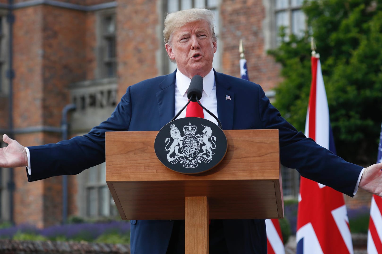 Donald Trump spricht bei seinem Staatsbesuch in Großbritannien zu Reportern: Der US-Präsident hat bestätigt, dass er 2020 erneut zur Wahl antreten will.