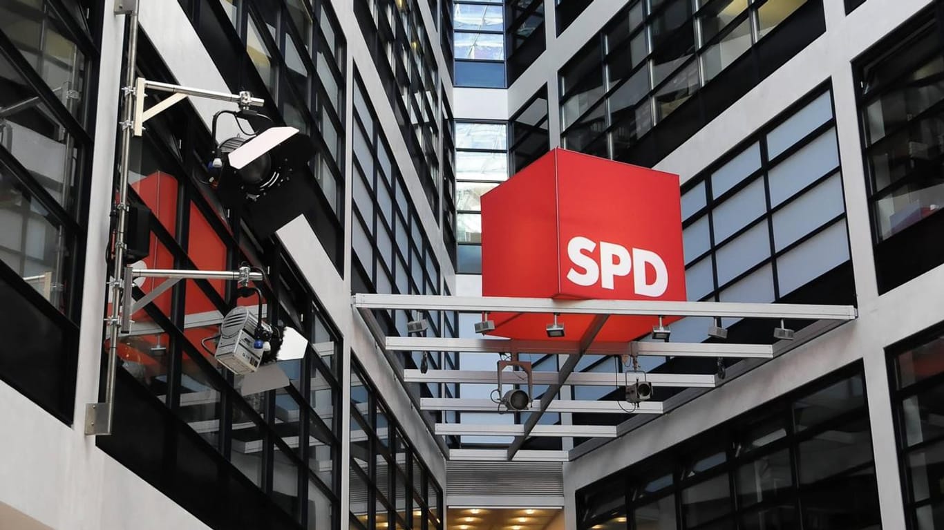 Ein Würfel mit dem SPD-Logo in der Beliner Parteizentrale: Die Partei kann in der Wählergunst wieder zulegen.