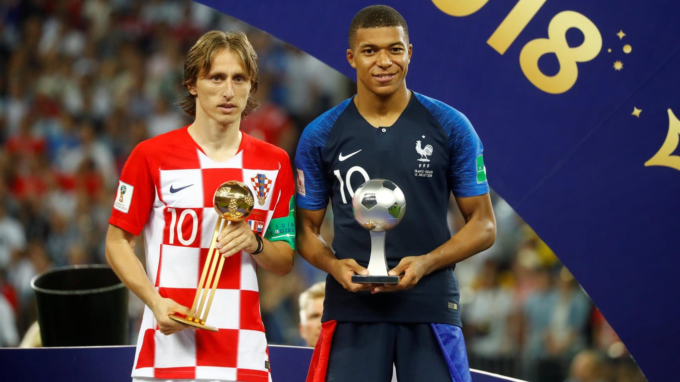 Kroatien-Kapitän Luka Modric und Frankreichs Kylian Mbappé haben ein überragendes Turnier hinter sich. Modric wurde als bester Spieler mit dem Goldenen Ball ausgezeichnet, Mbappé als bester Nachwuchsspieler.